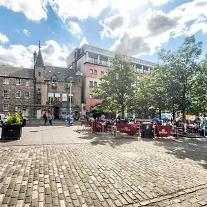 Stunning Castle View Edinburgh