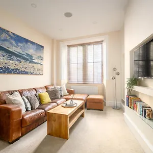 Stylish & 2br Stockbridge Gem Edinburgh
